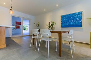 Boca Catalina Modern Villa