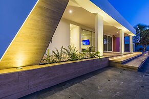 Boca Catalina Modern Villa