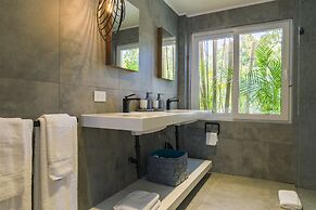 Boca Catalina Modern Villa