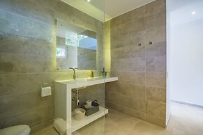 Boca Catalina Modern Villa