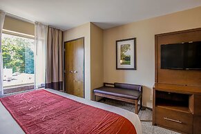 Comfort Suites Fishkill near Interstate 84