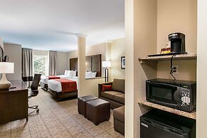 Comfort Suites Fishkill near Interstate 84