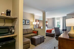 Comfort Suites Fishkill near Interstate 84