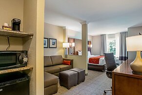 Comfort Suites Fishkill near Interstate 84