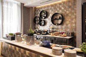 The Row Hotel at Assembly Row, Autograph Collection