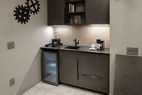 The Row Hotel at Assembly Row, Autograph Collection