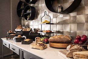 The Row Hotel at Assembly Row, Autograph Collection