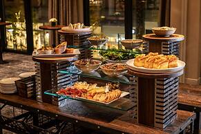 The Row Hotel at Assembly Row, Autograph Collection