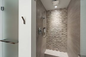 The Row Hotel at Assembly Row, Autograph Collection