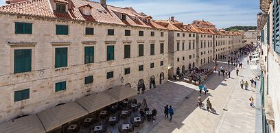 MAIN CENTRAL SQUARE guest house