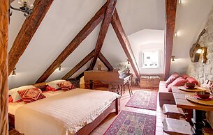 MAIN CENTRAL SQUARE guest house