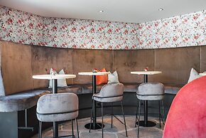 La Cort My Dollhouse - Adults Only