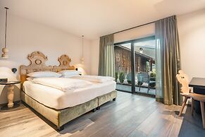 La Cort My Dollhouse - Adults Only