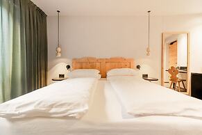 La Cort My Dollhouse - Adults Only