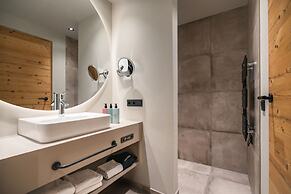 La Cort My Dollhouse - Adults Only