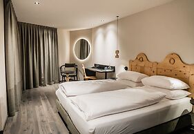 La Cort My Dollhouse - Adults Only