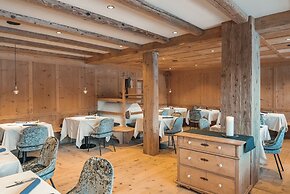 La Cort My Dollhouse - Adults Only