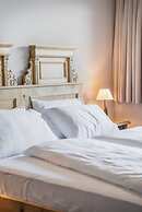 La Cort My Dollhouse - Adults Only