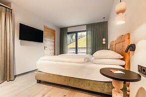 La Cort My Dollhouse - Adults Only