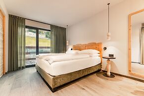 La Cort My Dollhouse - Adults Only