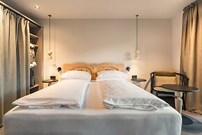 La Cort My Dollhouse - Adults Only