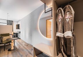 La Cort My Dollhouse - Adults Only