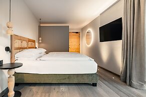 La Cort My Dollhouse - Adults Only