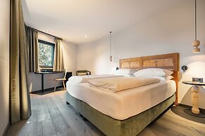 La Cort My Dollhouse - Adults Only