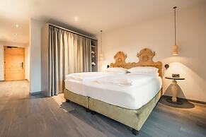 La Cort My Dollhouse - Adults Only