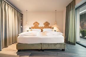 La Cort My Dollhouse - Adults Only