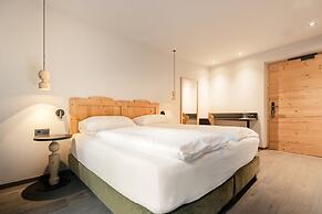 La Cort My Dollhouse - Adults Only