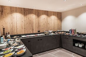 La Cort My Dollhouse - Adults Only