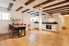 Canal Garden Apartment