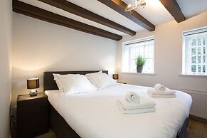 Canal Garden Apartment