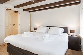 Canal Garden Apartment