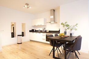 Canal Garden Apartment