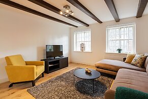 Canal Garden Apartment