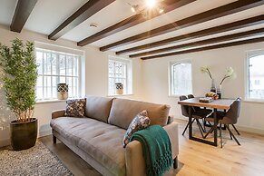 Canal Garden Apartment 11