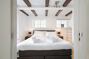 Canal Garden Apartment 11