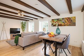 Canal Garden Apartment 11
