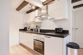 Canal Garden Apartment 11