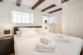 Canal Garden Apartment 11