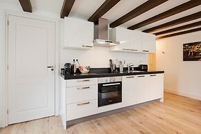 Canal Garden Apartment 11