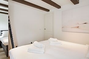Canal Garden Apartment 11