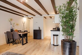 Canal Garden Apartment 11