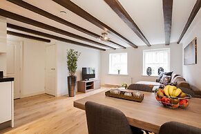 Canal Garden Apartment 11