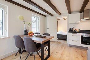 Canal Garden Apartment 11
