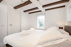 Canal Garden Apartment 11