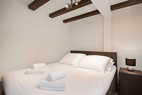Canal Garden Apartment 11