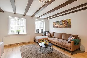Canal Garden Apartment 11